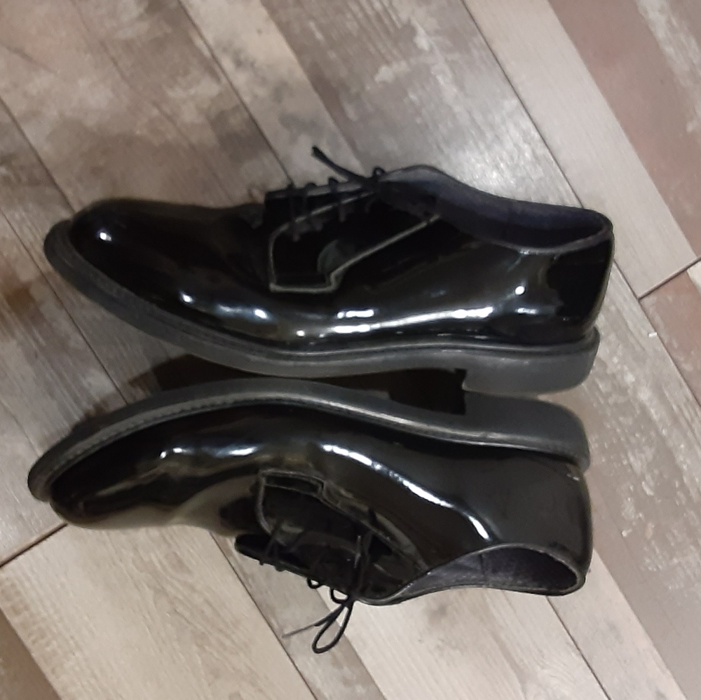 Dress Shoes - Picture 4 of 8